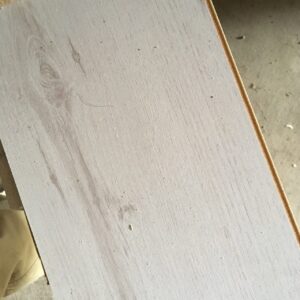 Parquet stratifié 2.50m² + chutes