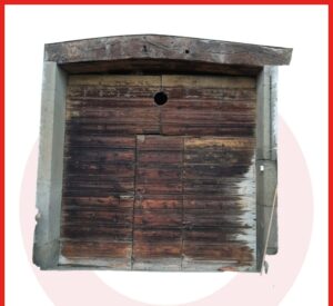 Porte de grange bois clouté